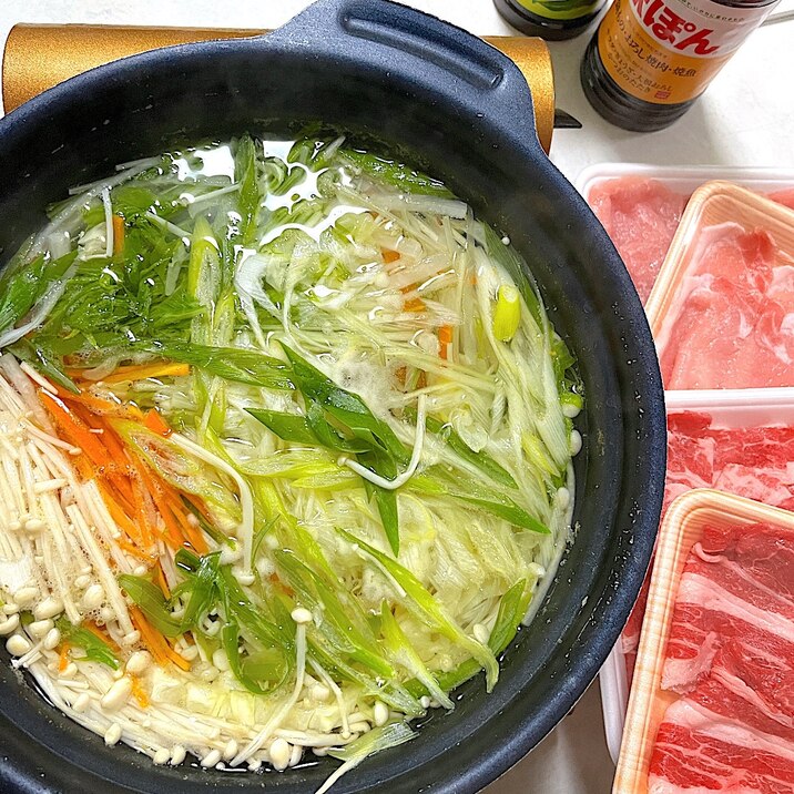野菜まみれ!牛豚しゃぶしゃぶ